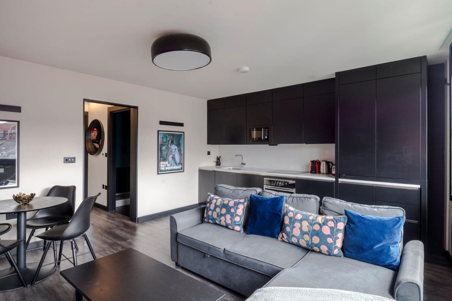The Influencer Suite - Soho - By Frankie Says London Luaran gambar